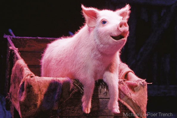 BETTY BLUE EYES_The animatronic pig, voiced in the final bow by Kylie Minogue,