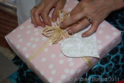 PACKAGES TIED UP WITH STRING_Mum unwraps a beautifully-presented gift.