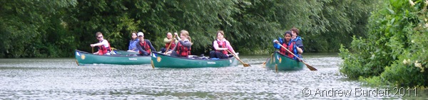 THE PADDLING PARTY_My fellow DofE-ers struggling to keep up - or rather, Jake and me going too quickly.