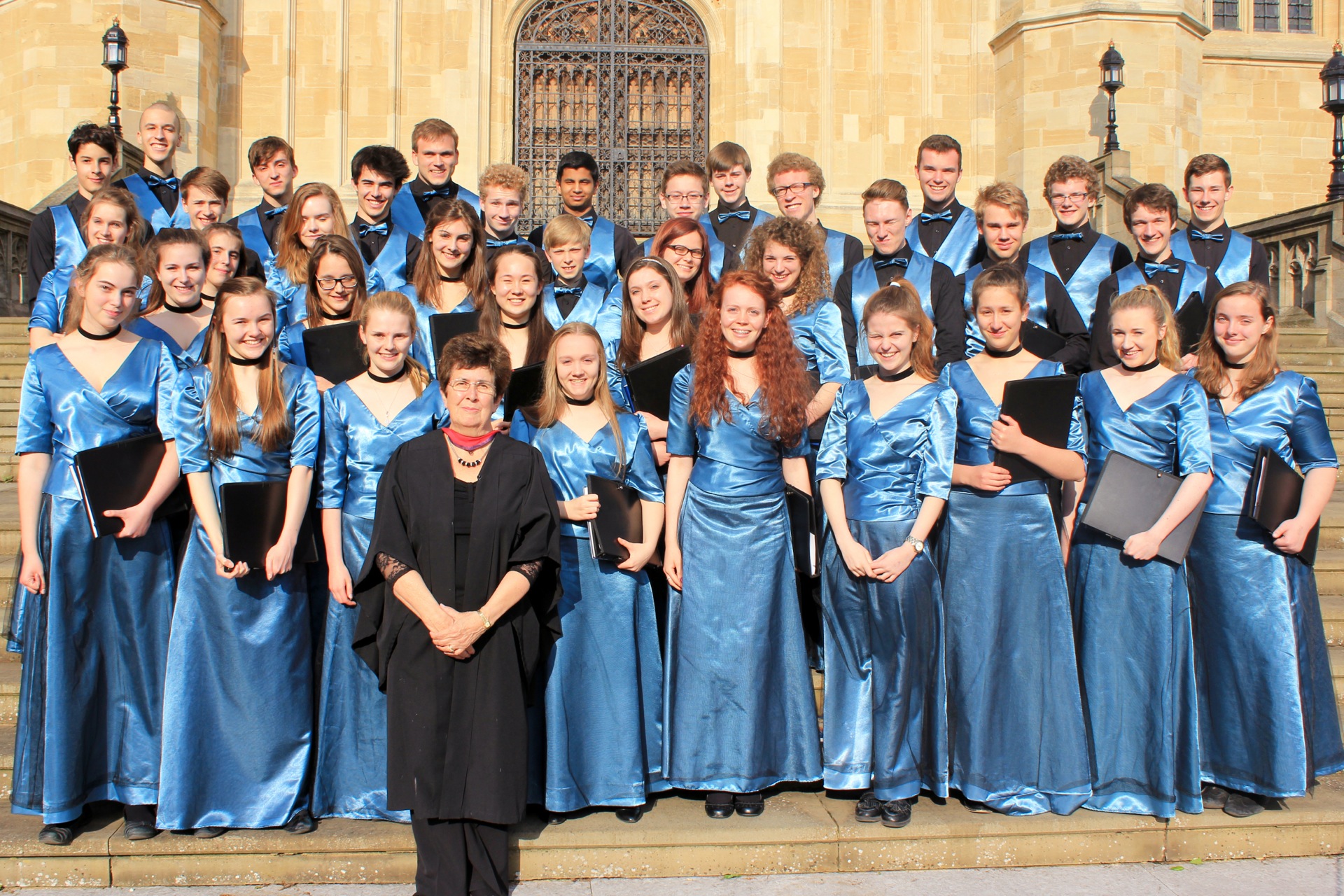 Gillian Dibden and the Taplow Youth Choir.
