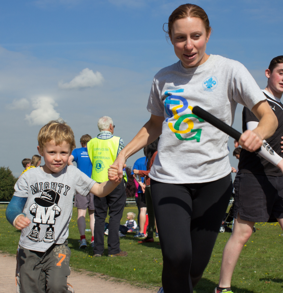 A Beaver Scout with his mum begin their half-lap.